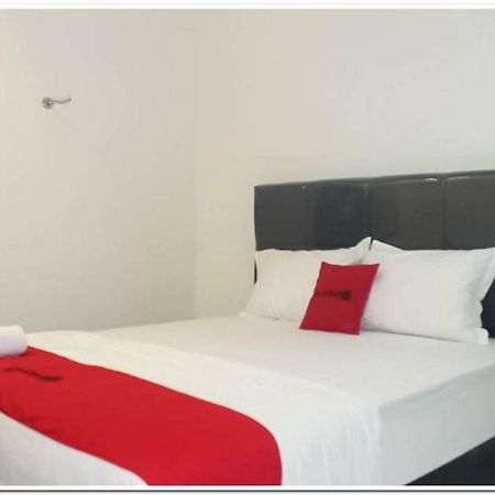 Reddoorz @ Paus Raya Hotell Palangkaraya Exteriör bild