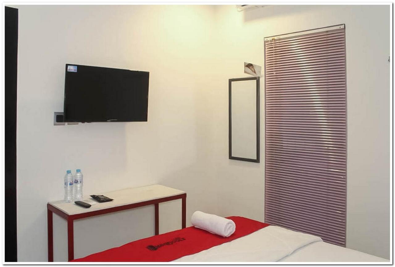 Reddoorz @ Paus Raya Hotell Palangkaraya Exteriör bild