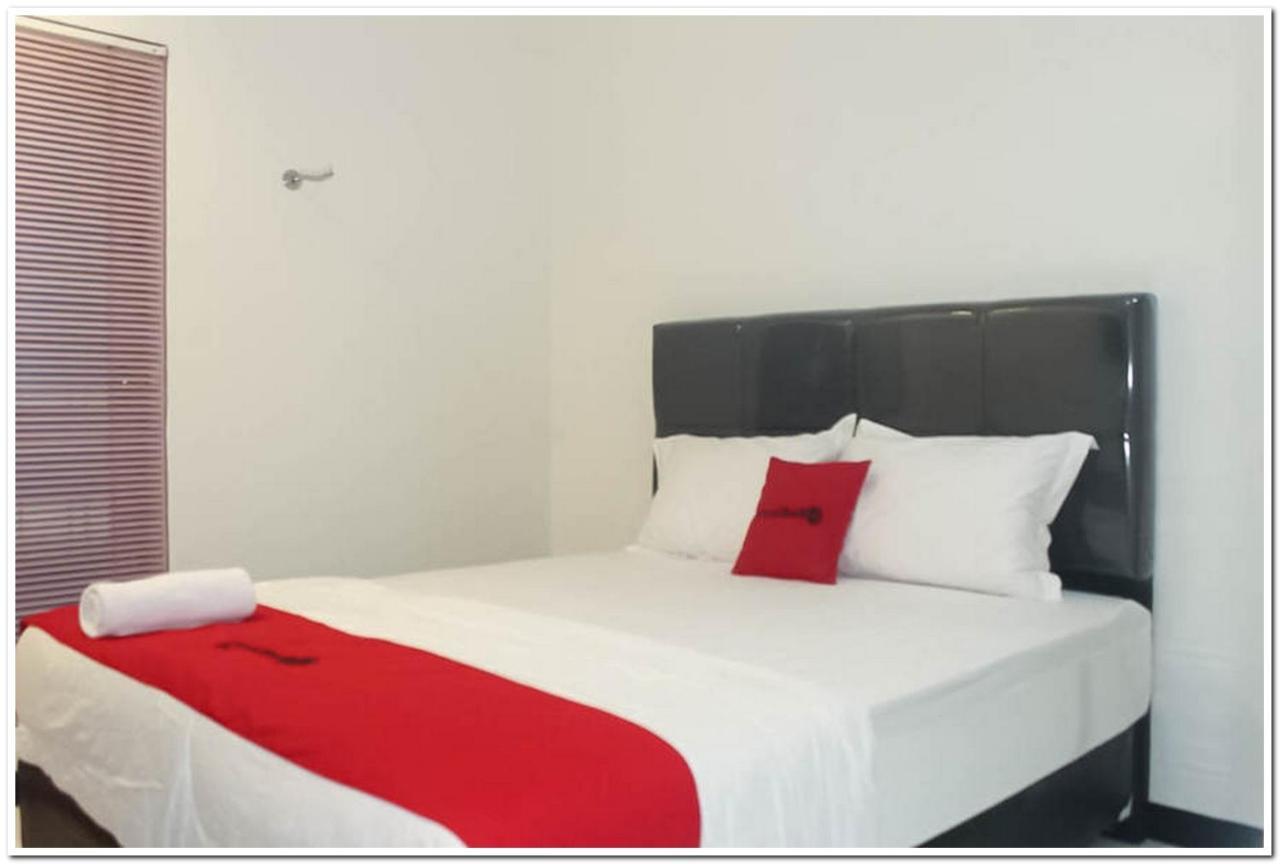 Reddoorz @ Paus Raya Hotell Palangkaraya Exteriör bild